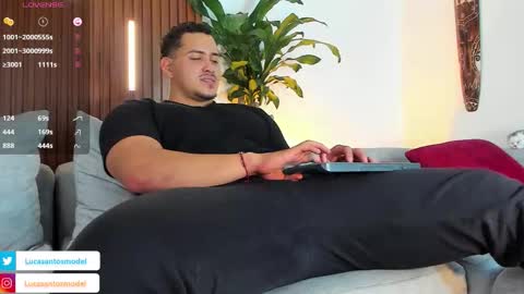 Snapshot of lucasanto_ chatting on October 25, 1:24 am LUCA SANTOS online show from October 25, 1:24 am