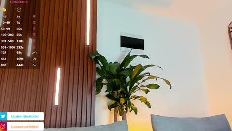 Snapshot of lucasanto_ chatting on October 28, 1:31 am LUCA SANTOS online show from October 28, 1:31 am