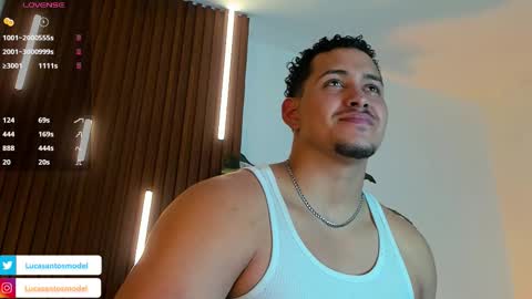 Snapshot of lucasanto_ chatting on November 25, 1:27 am LUCA SANTOS online show from November 25, 1:27 am