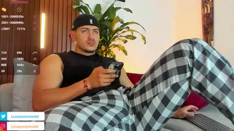 Snapshot of lucasanto_ chatting on November 26, 1:17 am LUCA SANTOS online show from November 26, 1:17 am