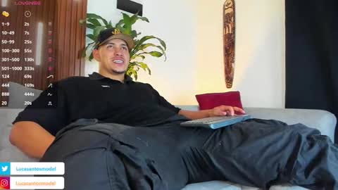 Snapshot of lucasanto_ chatting on December 14, 2:28 am LUCA SANTOS online show from December 14, 2:28 am