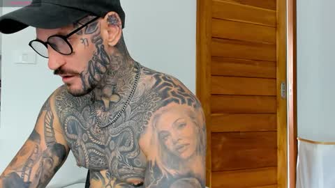 lucasexclusive online show from October 20, 7:20 am