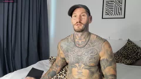 lucasexclusive online show from November 23, 5:18 am