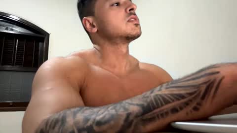 Snapshot of lucasfit24 chatting on February 20, 11:53 am lucasfit24 online show from February 20, 11:53 am