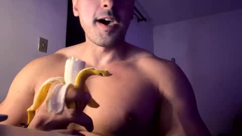 Snapshot of lucasfit24 chatting on March 4, 12:18 am lucasfit24 online show from March 4, 12:18 am