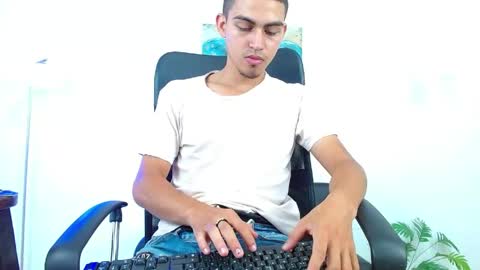 Lucas online show from April 18, 8:20 pm