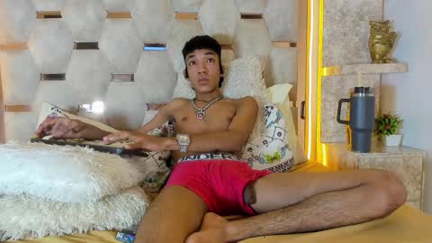 Snapshot of lucass_blaze chatting on October 17, 10:23 pm Lucas  online show from October 17, 10:23 pm