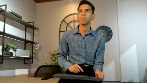 Snapshot of lucca_moreti chatting on May 24, 3:33 am Lucca Moreti online show from May 24, 3:33 am