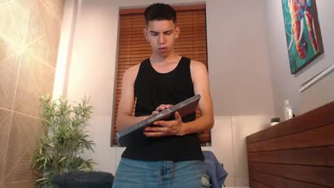 Snapshot of lucca_moreti chatting on May 31, 3:36 am Lucca Moreti online show from May 31, 3:36 am