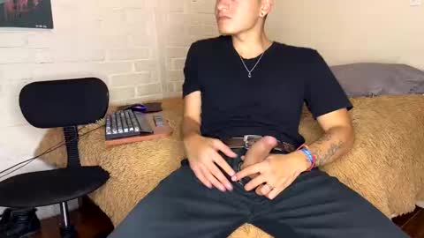 Felipe online show from December 18, 1:59 am