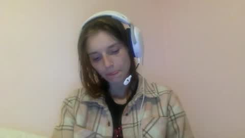 Snapshot of luci_layne chatting on July 15, 3:34 am Luci Layne online show from July 15, 3:34 am