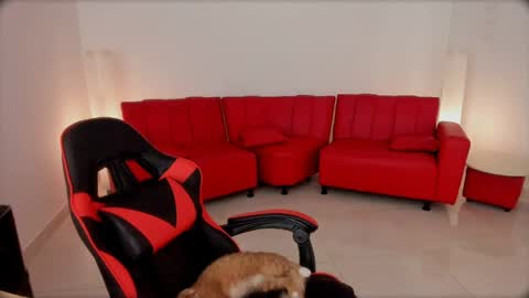 Snapshot of lucia_amores chatting on June 4, 10:27 pm Luci online show from June 4, 10:27 pm