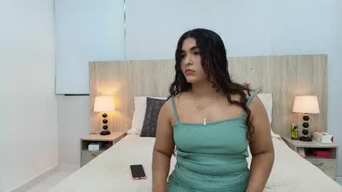 Snapshot of lucia_cardona chatting on February 1, 3:49 am Lucia Cardona online show from February 1, 3:49 am