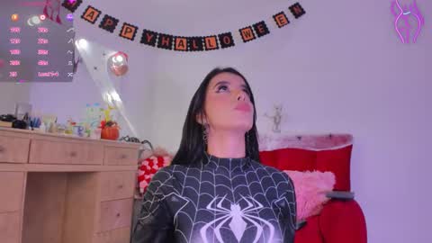 LuciaJhonnes online show from October 29, 12:02 am
