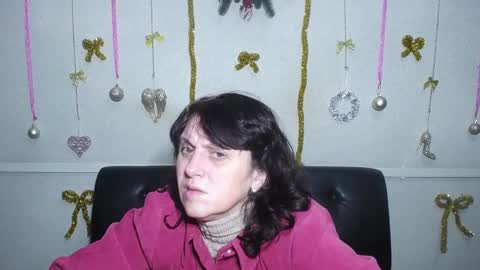 Snapshot of luciami chatting on December 18, 6:03 pm LuciaMi online show from December 18, 6:03 pm