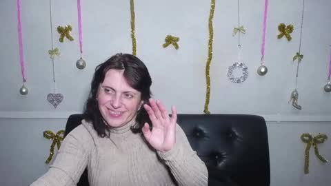 Snapshot of luciami chatting on December 19, 3:40 am LuciaMi online show from December 19, 3:40 am
