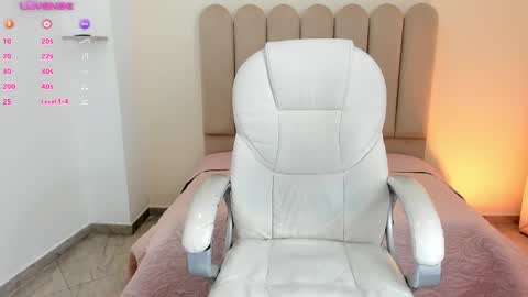 Snapshot of luciana_fuster18 chatting on February 15, 10:44 am Luciana online show from February 15, 10:44 am