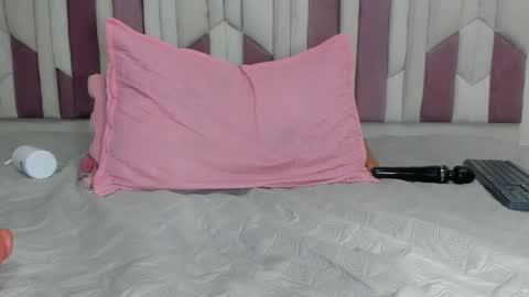 instagram luciana417  online show from March 1, 9:18 am