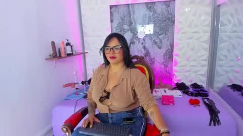 Snapshot of luciana_ramirez__ chatting on December 16, 6:02 pm luciana_ramirez__ online show from December 16, 6:02 pm