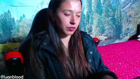 Snapshot of lucianahalen chatting on June 2, 1:29 am Lucy online show from June 2, 1:29 am