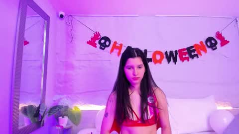 Snapshot of lucianasmith_ chatting on October 31, 1:23 pm Luci online show from October 31, 1:23 pm