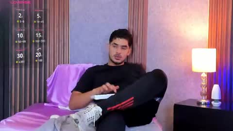 Snapshot of luciano_vitale_ chatting on July 1, 12:07 pm Luciano online show from July 1, 12:07 pm
