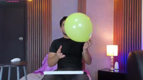 Snapshot of luciano_vitale_ chatting on July 5, 12:56 pm Luciano online show from July 5, 12:56 pm