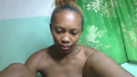 lucie196645 online show from May 9, 2:39 am