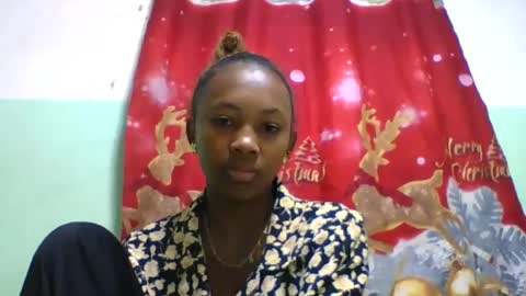 Snapshot of lucie196645 chatting on June 19, 7:01 am lucie196645 online show from June 19, 7:01 am