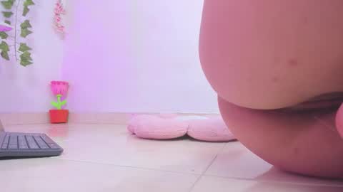 Snapshot of lucie_angel chatting on October 31, 1:34 pm Lucie Grey online show from October 31, 1:34 pm