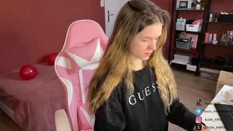 Snapshot of lucie_hot chatting on February 3, 8:46 am Lucie hot follow me on online show from February 3, 8:46 am