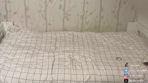 Snapshot of lucie_hot chatting on September 24, 6:55 pm Lucie hot follow me on online show from September 24, 6:55 pm