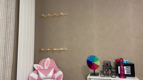 Snapshot of lucie_hot chatting on October 4, 7:01 pm Lucie hot follow me on online show from October 4, 7:01 pm