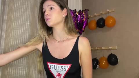 Snapshot of lucie_hot chatting on October 22, 6:18 pm Lucie hot follow me on online show from October 22, 6:18 pm