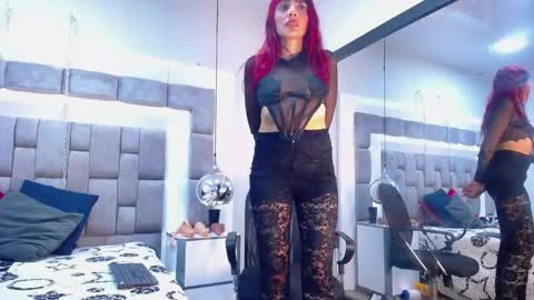 Snapshot of lucie_red chatting on June 7, 7:50 pm Lucie Red online show from June 7, 7:50 pm