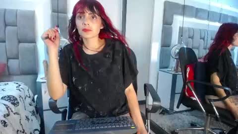 Snapshot of lucie_red chatting on June 11, 12:32 am Lucie Red online show from June 11, 12:32 am