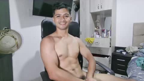 Snapshot of lucifferr_ chatting on May 23, 3:23 am leonel online show from May 23, 3:23 am
