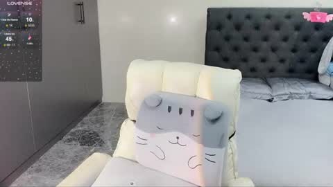 lucii04 online show from July 2, 6:47 pm