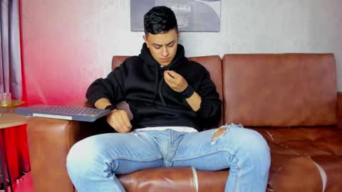 Leo online show from January 27, 11:11 am