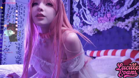 Snapshot of lucille_evans chatting on December 7, 3:08 pm Lucy UwU online show from December 7, 3:08 pm