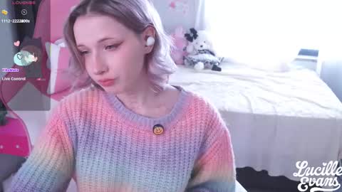 Snapshot of lucille_evans chatting on February 5, 10:09 am Lucy UwU online show from February 5, 10:09 am