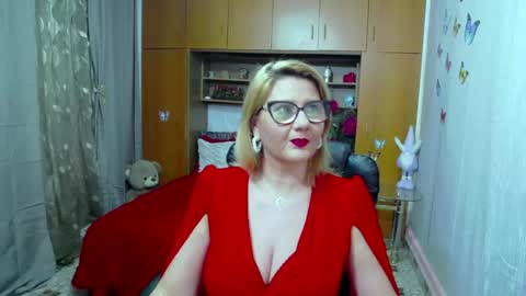 Lucille Fenly online show from January 25, 5:18 am