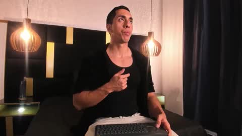 Lucio online show from April 21, 12:00 pm