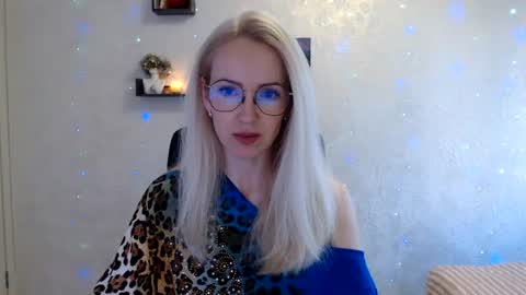 Snapshot of luckcristal chatting on June 15, 4:53 pm Arina online show from June 15, 4:53 pm