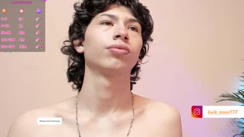 Snapshot of lucke_noor chatting on December 31, 1:08 pm Noor online show from December 31, 1:08 pm