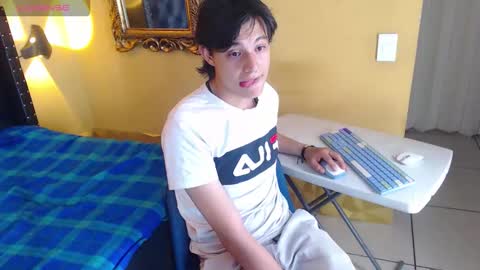 Snapshot of luckk_ chatting on March 31, 4:24 am luckk_ online show from March 31, 4:24 am