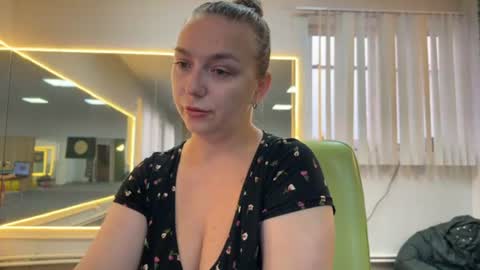 lucky_foryou_baby online show from July 21, 9:00 am