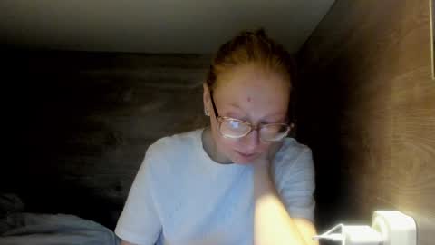 Snapshot of lucky_licky20 chatting on February 1, 4:35 am lucky_licky20 online show from February 1, 4:35 am