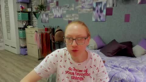 lucky_licky20 online show from April 21, 2:51 am