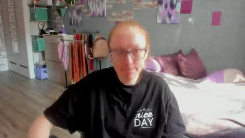 lucky_licky20 online show from April 22, 2:03 am
